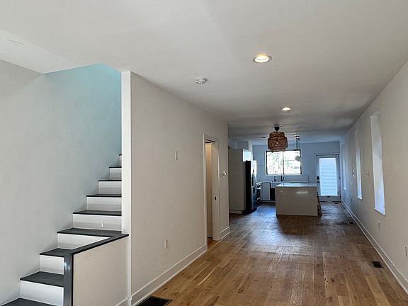 come home to this open and airy space -- look at ALL THE WINDOWS!! _