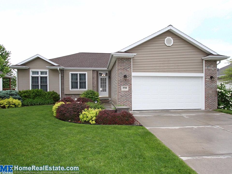 1st image of 1938 Gunnison Dr