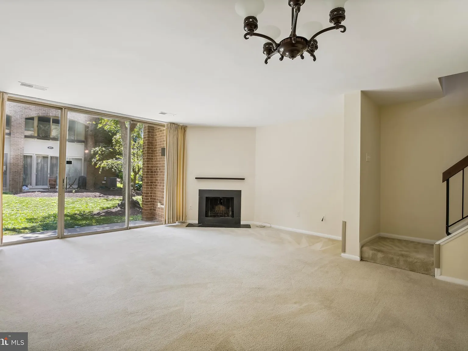 2 bed, 1.5 bath, 1232 sqft, $3,200 — Photo 2
