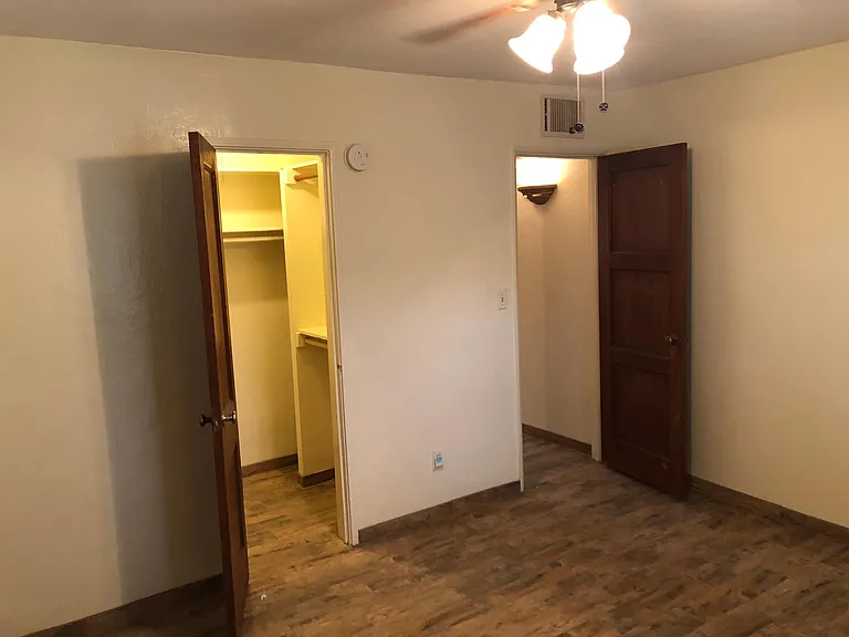 1419 E Hedrick Dr — Photo 6