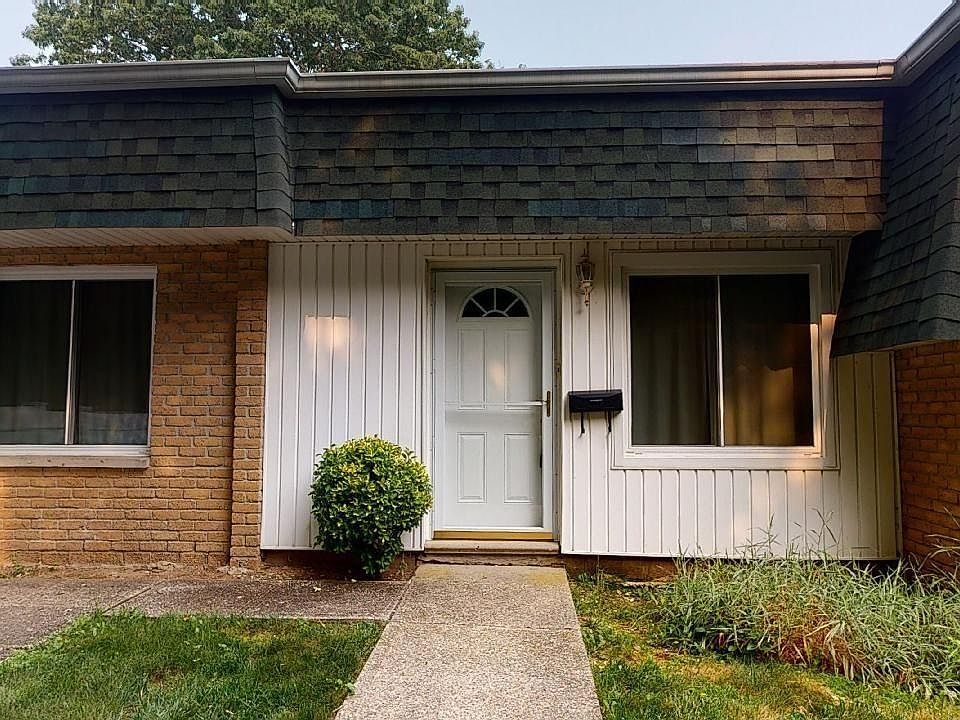 1st image of 654 W End Dr #654