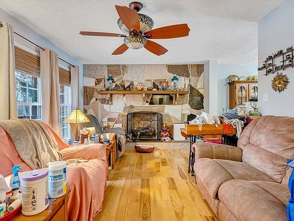 4th image of 261 Stone Mountain Dr
