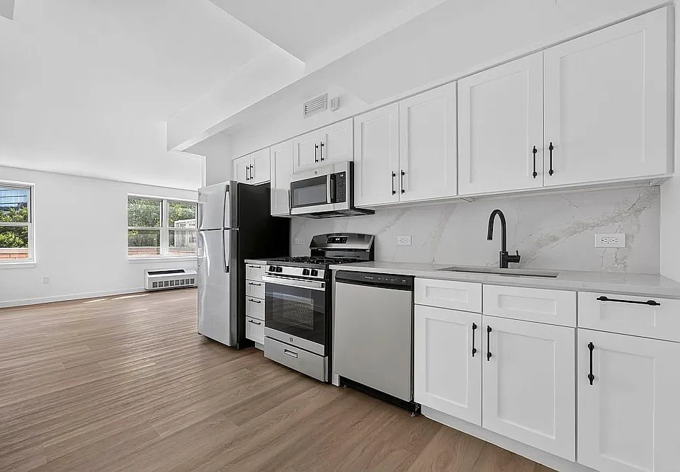 1st image of 218 Myrtle Ave APT 3L