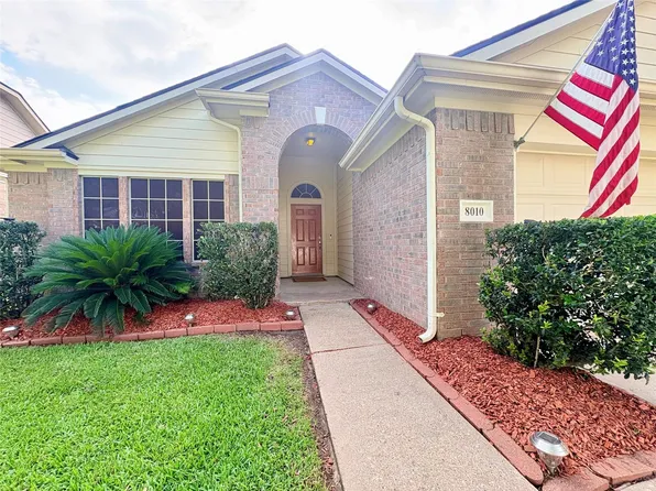 8010 Dogwood Ct, Cove, TX 77523