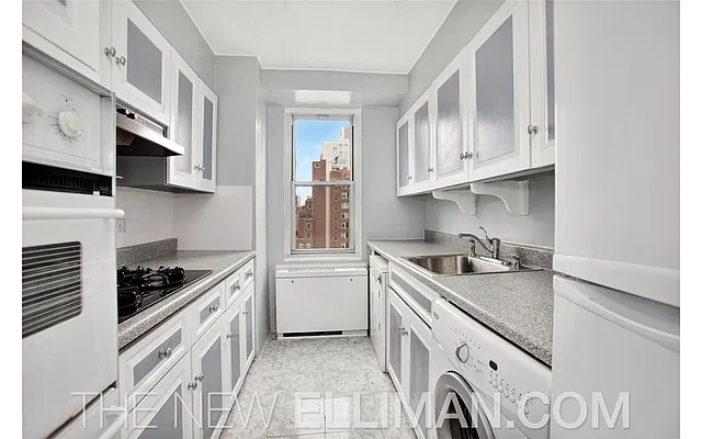 Sold by Douglas Elliman | media 15