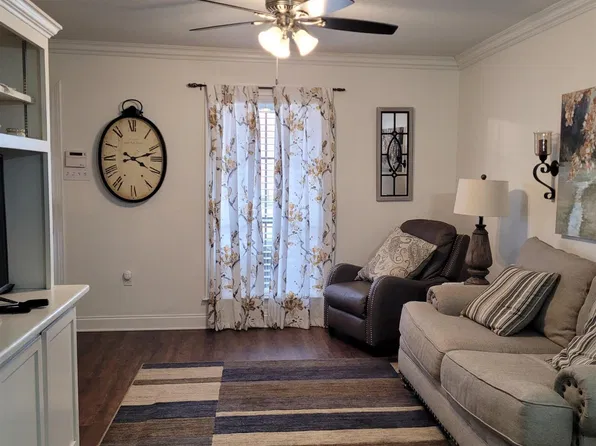 13080 Burgess Ave APT 10, Walker, LA 70785