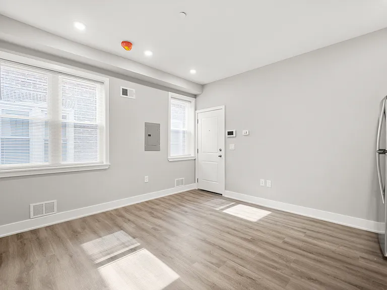 5244 Spruce St #4 — Photo 3