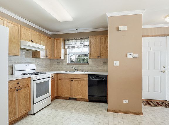 5th image of 15931 W Iroquois Dr