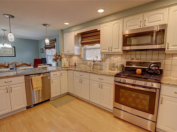 4th image of 238 Wayside Dr