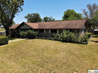 846 Meadowbrook Ln, Goliad, TX 77963