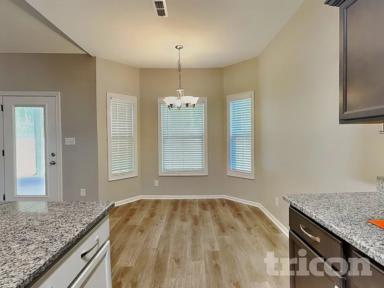 476 Woodtrace Dr — Photo 4