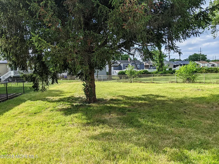 509 Stone Rd — Photo 12