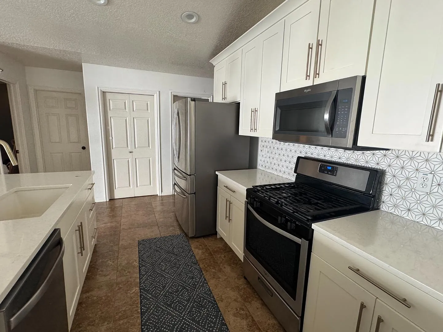 973 E 800 N — Photo 2
