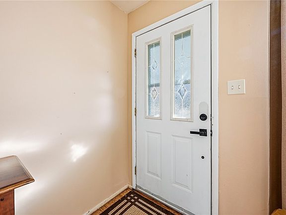 3rd image of 2225 Saratoga Dr