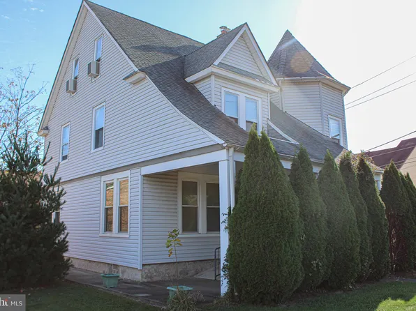 9601 James St, Philadelphia, PA 19114