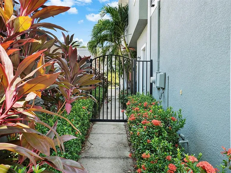 214 S Habana Ave #1 — Photo 2