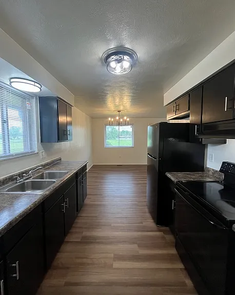 Broadmoor Apartments — Photo 3