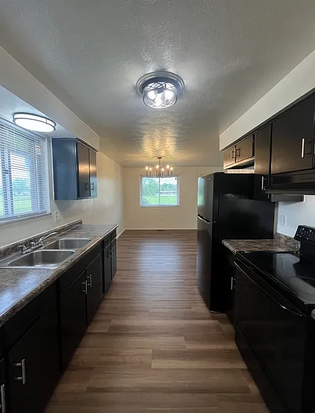 Broadmoor Apartments