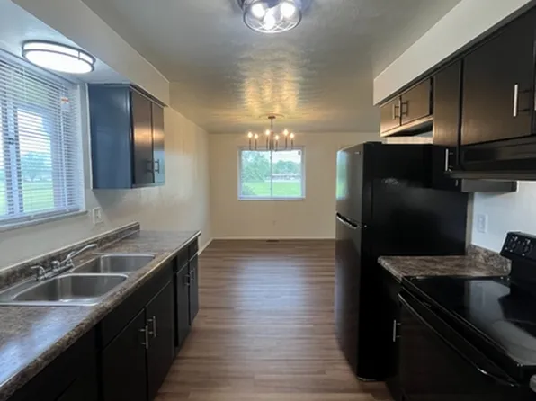 Broadmoor Apartments