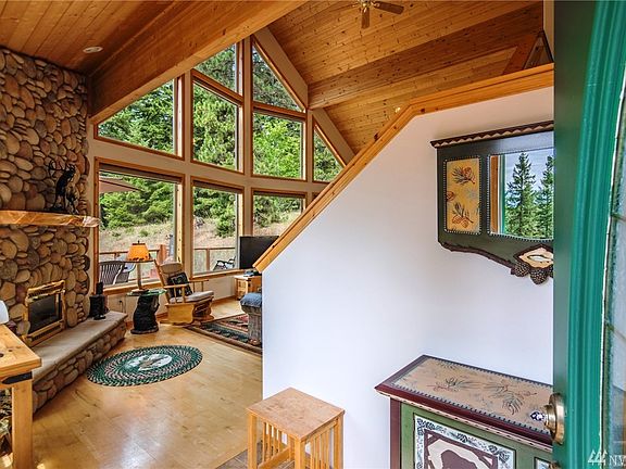 From the first time you walk into this cabin, it just feels like the perfect place!