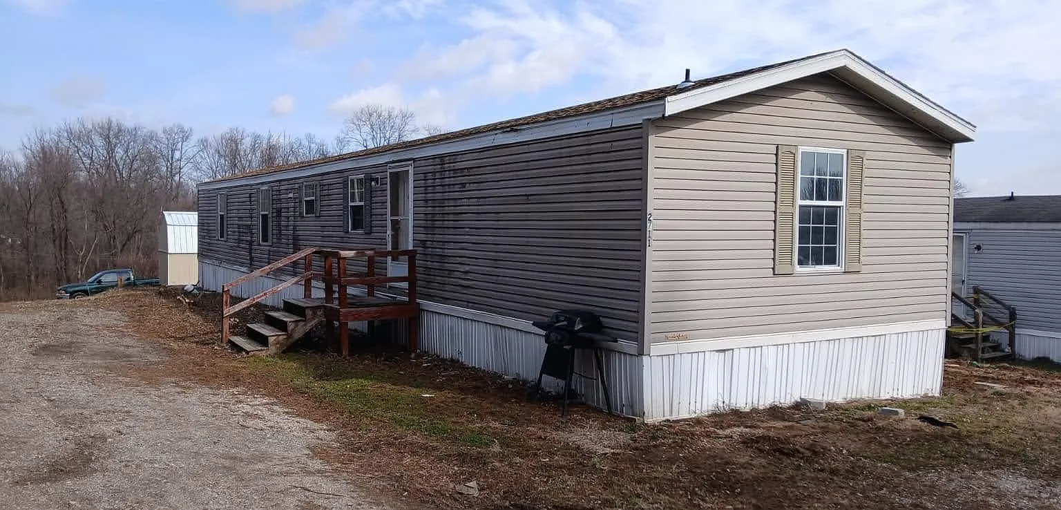 4 bed, $1,200 — Photo 1