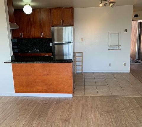 5th image of 720 41st Ave #9