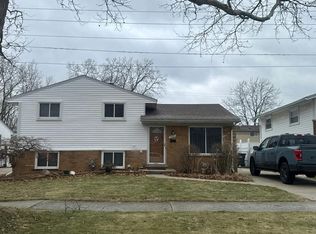 9692 Mueller St, Taylor, MI 48180