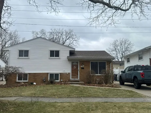 9692 Mueller St, Taylor, MI 48180