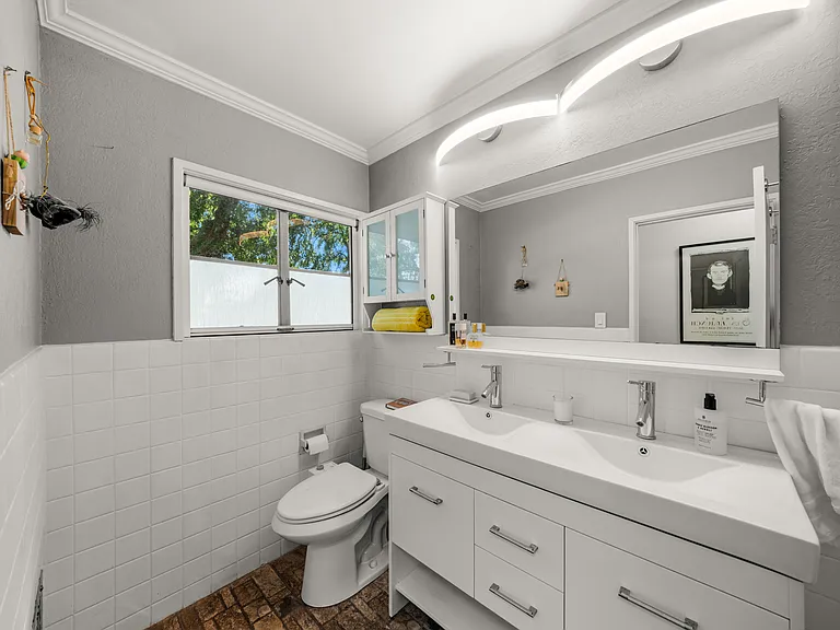 5150 1/2 Village Grn — Photo 18
