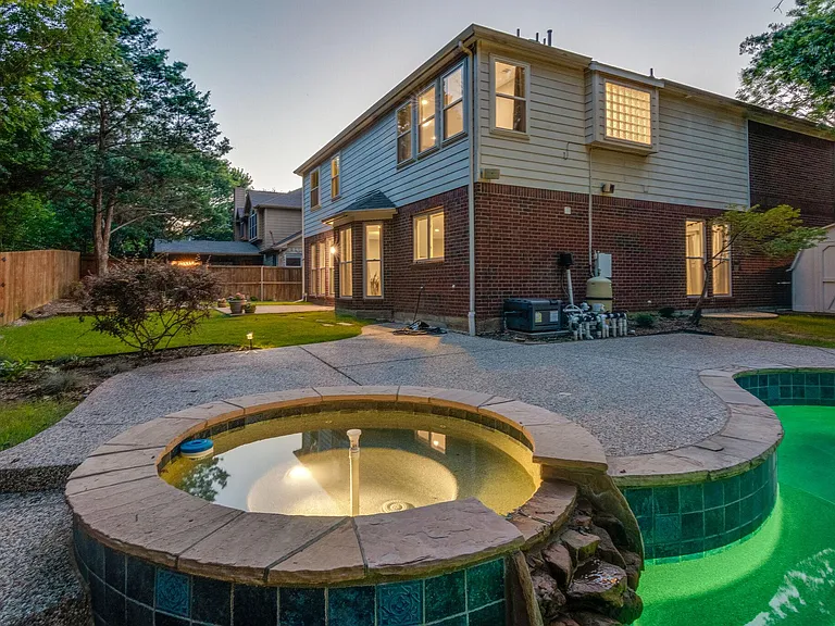 2417 Bonham Trl — Photo 46