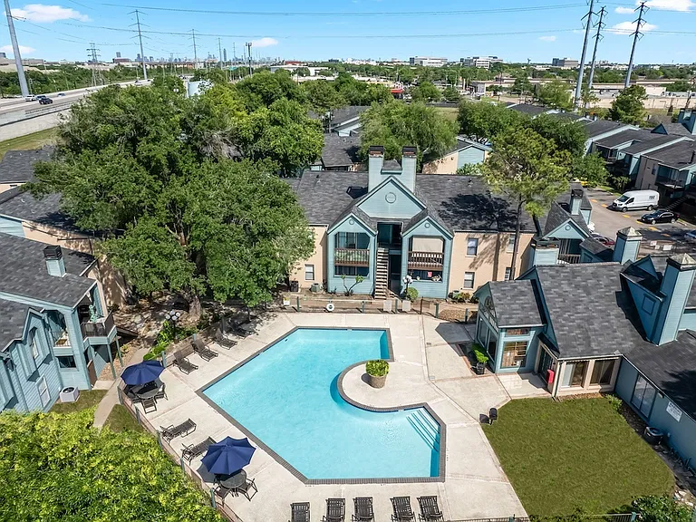 Waters at Westchase Apartments — Photo 6