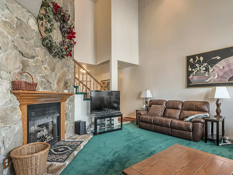 3563 E Wasatch Grove Ln — Photo 3