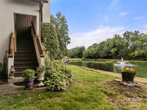 7329 Winery Ln, Charlotte, NC 28227