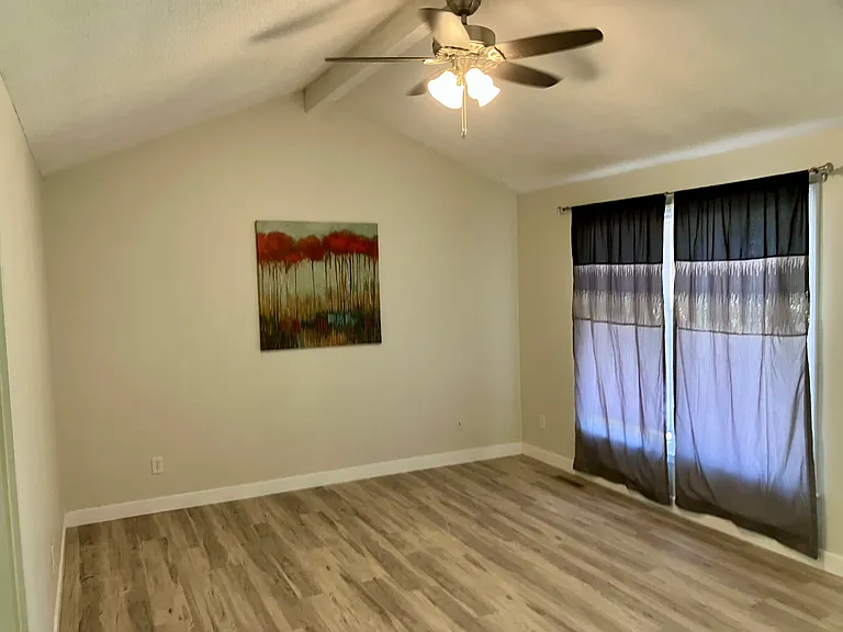 10424 N Campbell Ct — Photo 2