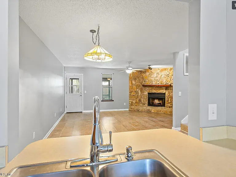 11211 Windtree Dr E — Photo 10