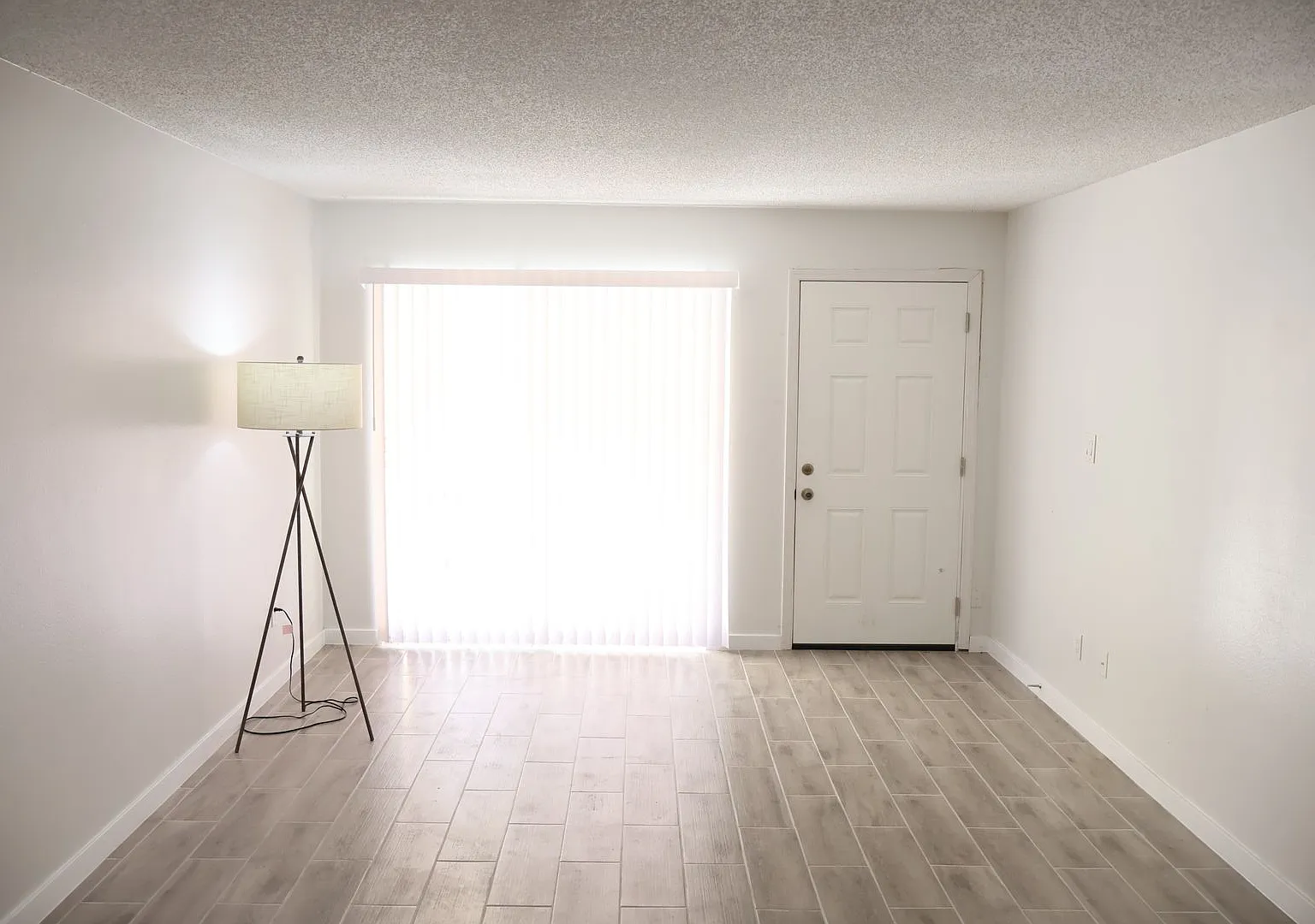 1 bed / 1 bath condo with a bonus den — Photo 3