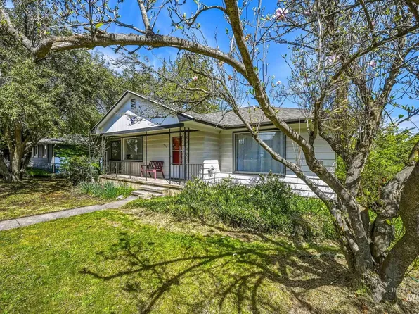 906 Orchard Ave, Moscow, ID 83843