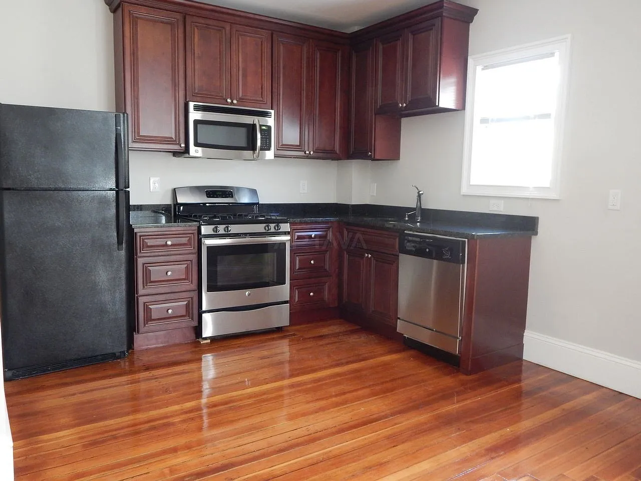 3 bed, 2.0 bath, $3,600 — Photo 4