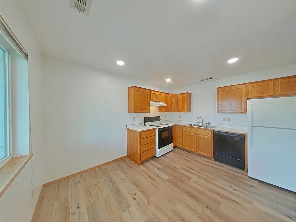 8 Michael Grove Ave #10