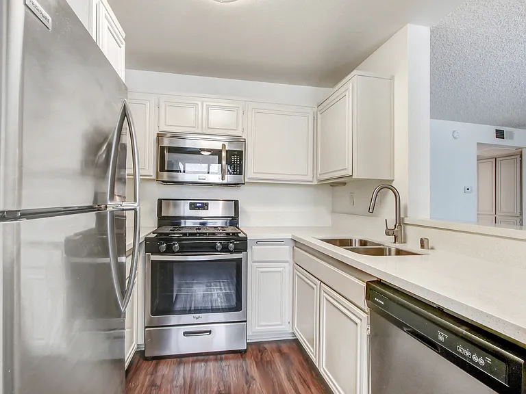 11325 Morrison St — Photo 67