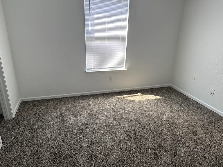 10931 Clear Spring Dr — Photo 9