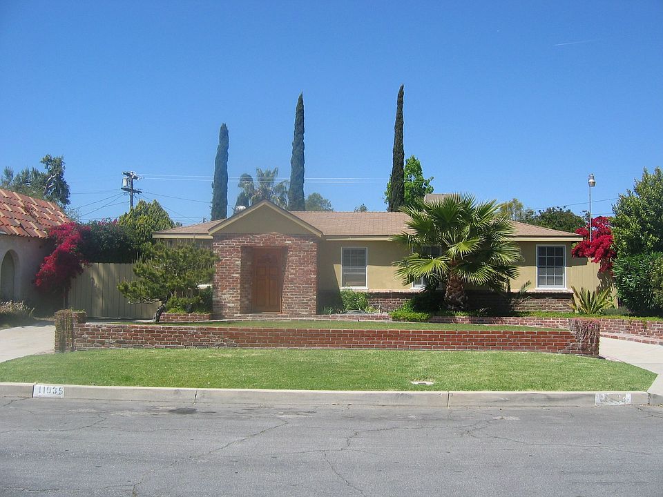 Front of house w/circular driveway