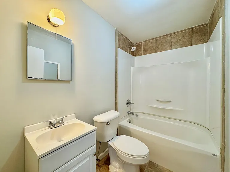 806 Carolina St — Photo 8