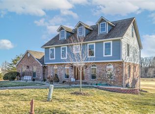 18 Woodland Hills Ct, Alton, IL
