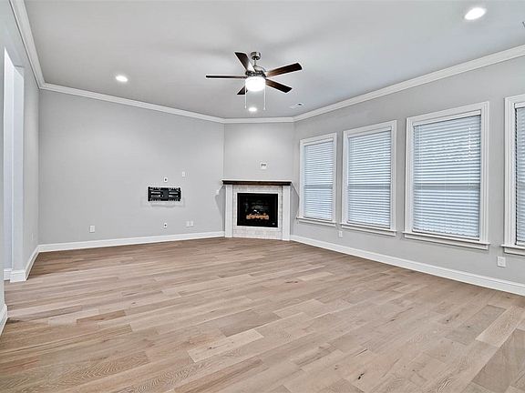 4th image of 1521 N Quincy Ave