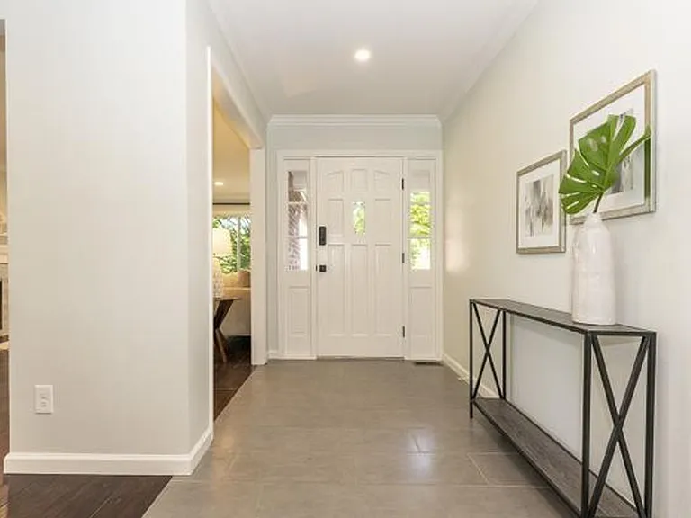 6060 SW Salmon St — Photo 2