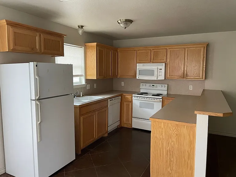 2417 Church St — Photo 2