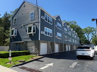55 Woodland Pl APT 4, Stamford, CT 06902