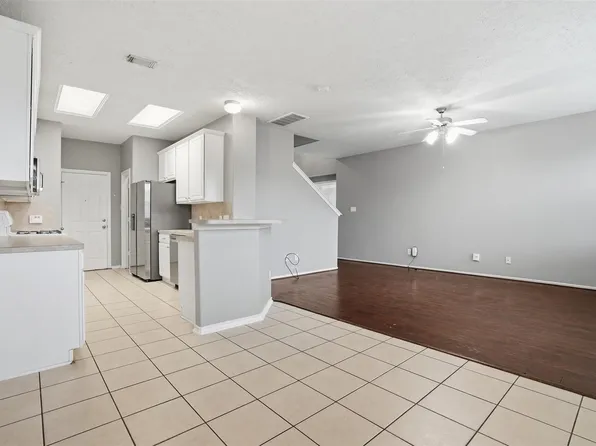 13084 Peppergate Ln, Houston, TX 77044