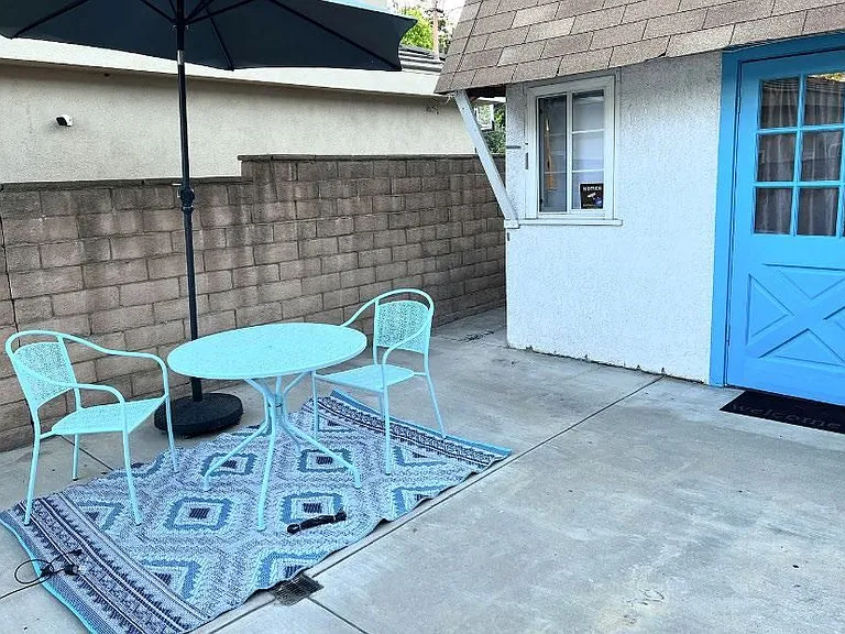 1145 Valencia Way #B — Photo 2